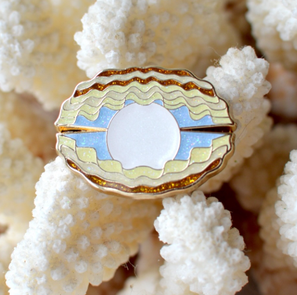 Scallop Pearl Needle Minder